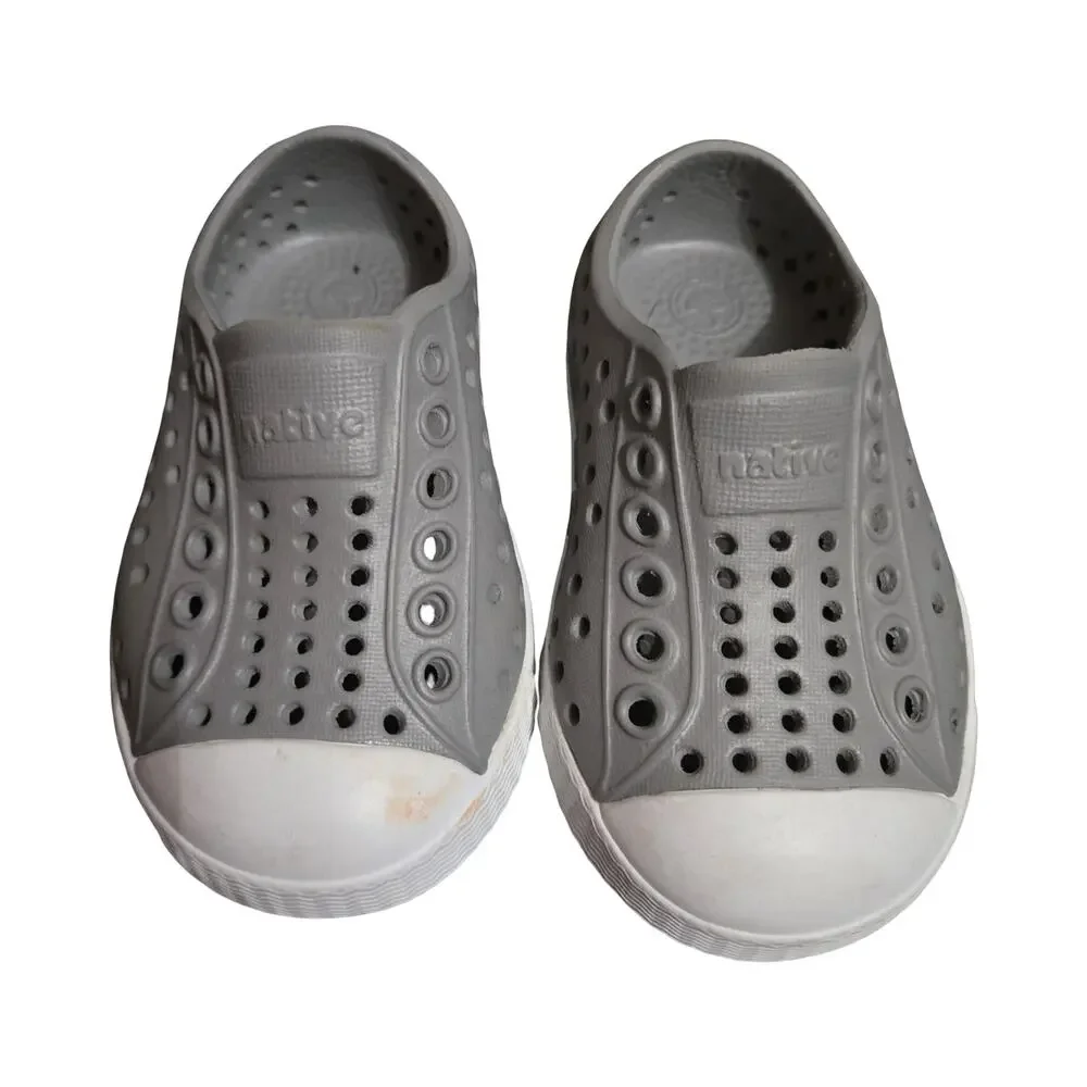Native Jefferson Gray Slip-On Shoes Size:‎ 4